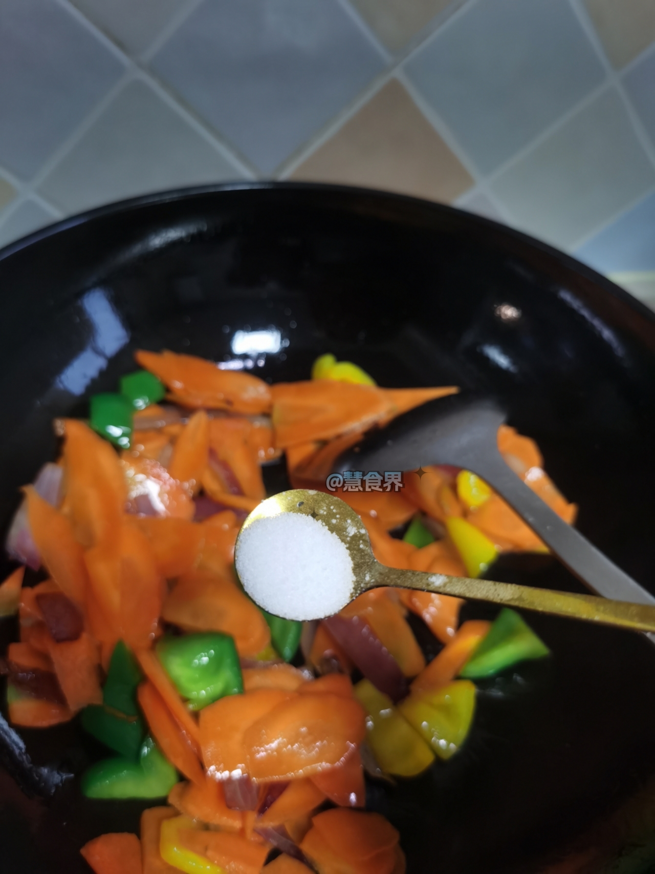洋葱彩椒胡萝卜炒肉片的做法 步骤8