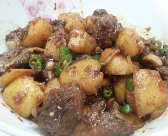 川味土豆烧排骨