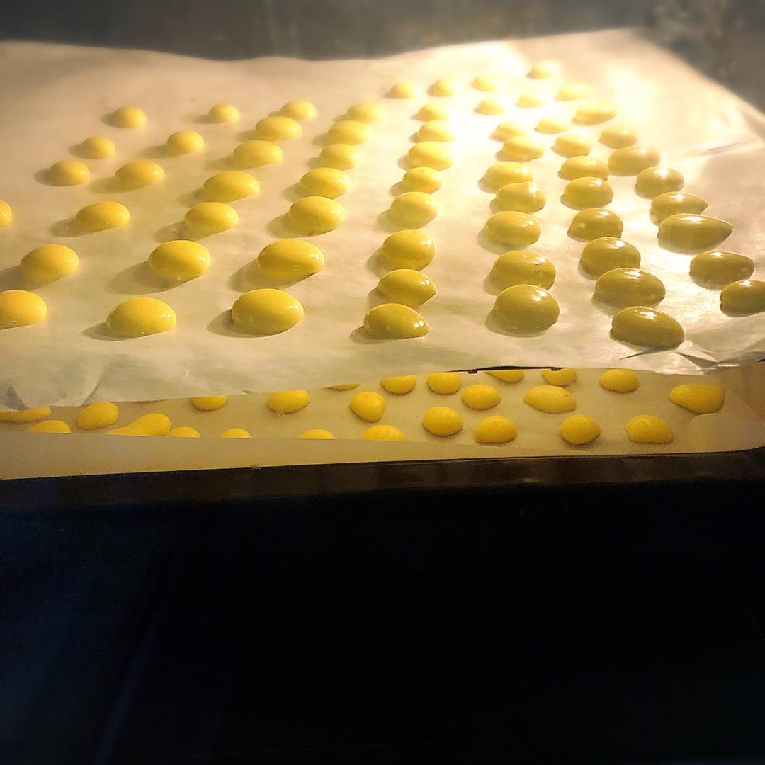 入口即化的无添加蛋黄溶豆