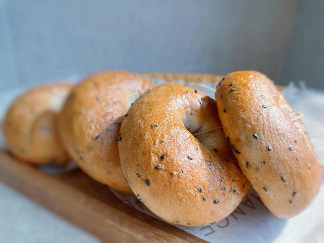 无油低糖黑芝麻贝果