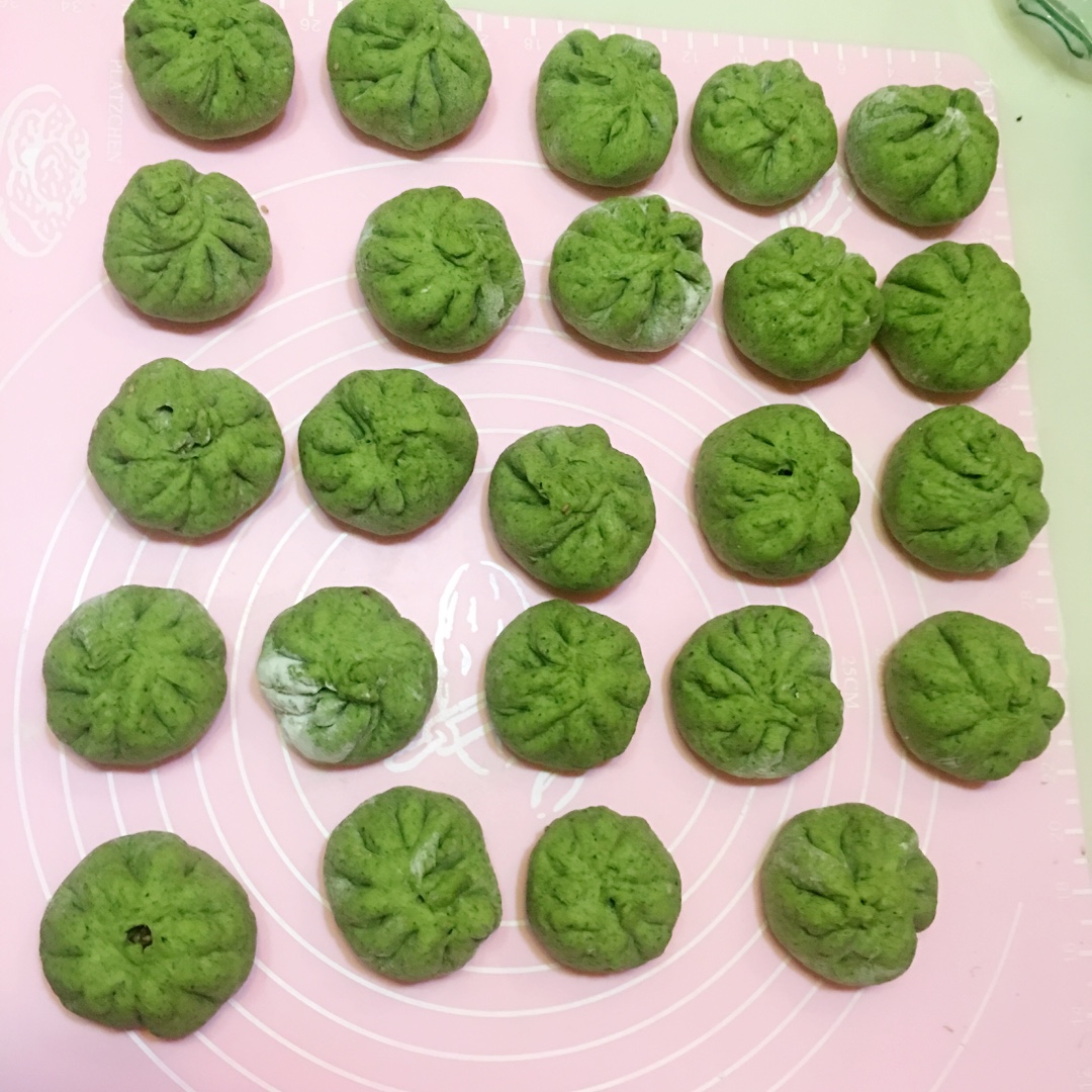 菠菜香菇肉馅包子