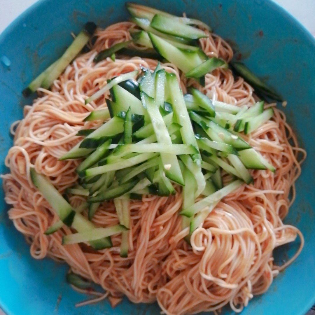 麻酱鸡丝凉面
