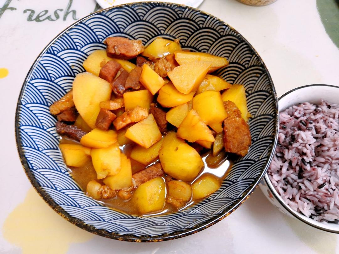 红烧肉炖土豆（丝毫不腻）