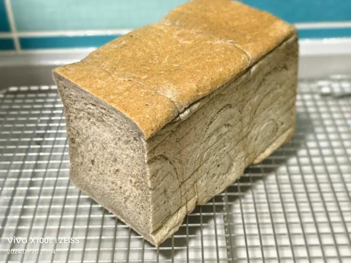 营养丰富的黑芝麻小吐司