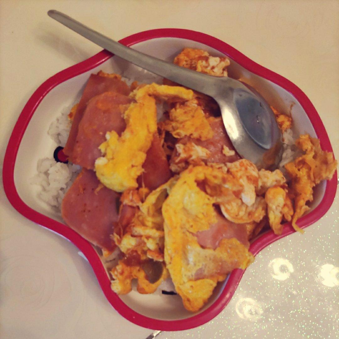 鸡蛋煎午餐肉
