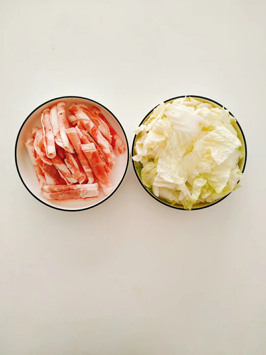 大白菜炖肥牛的做法 步骤1