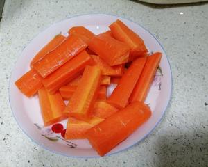 筒骨煲胡萝卜山药汤的做法 步骤2