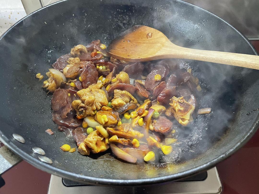 懒人必备～电饭煲腊肠焖饭