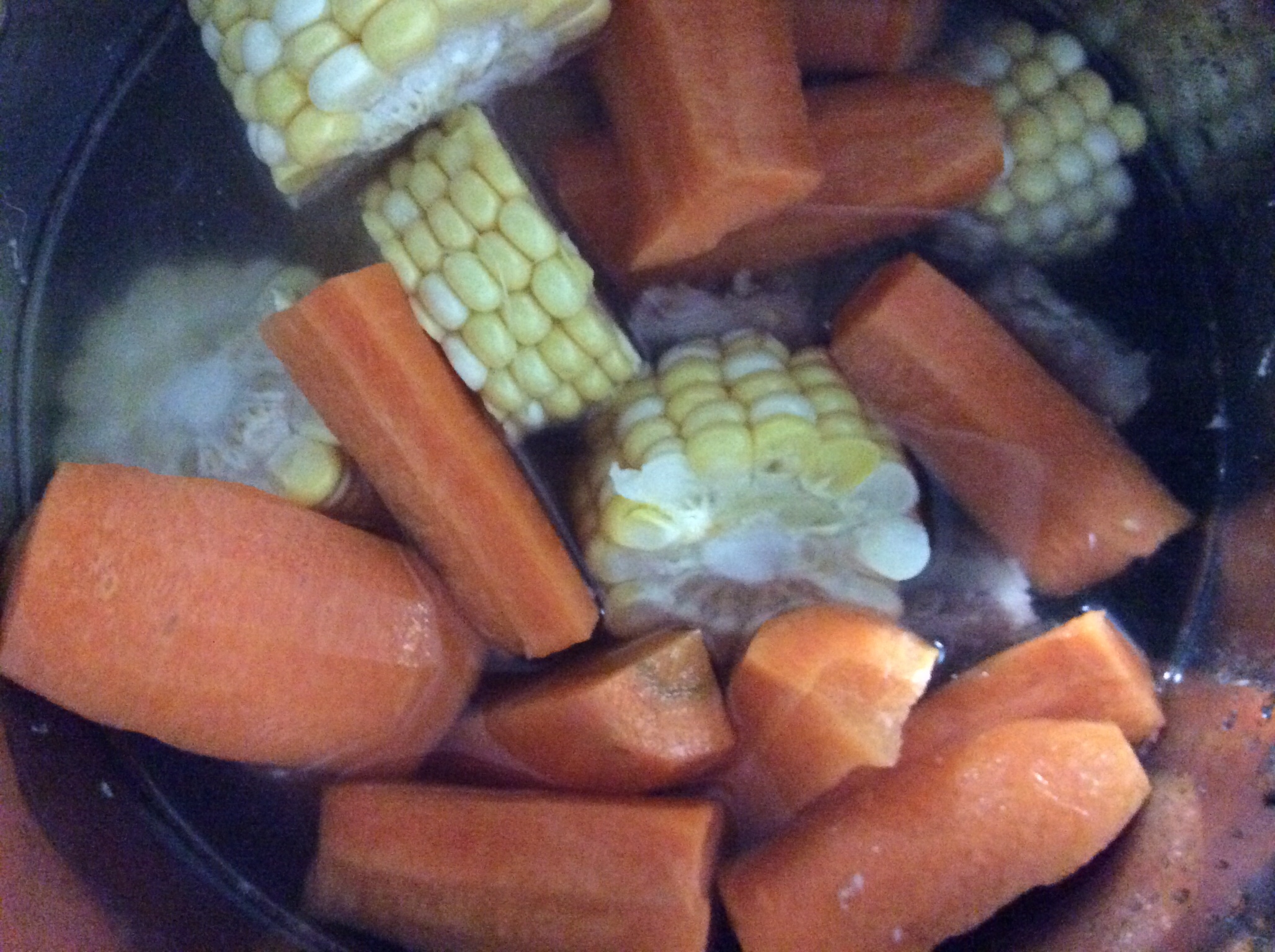 筒骨「龙骨」「排骨」玉米汤的做法 步骤3