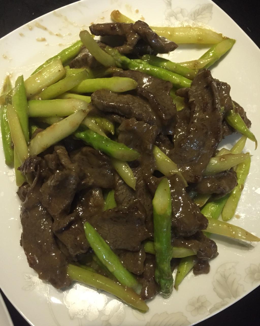 黑椒牛肉炒芦笋