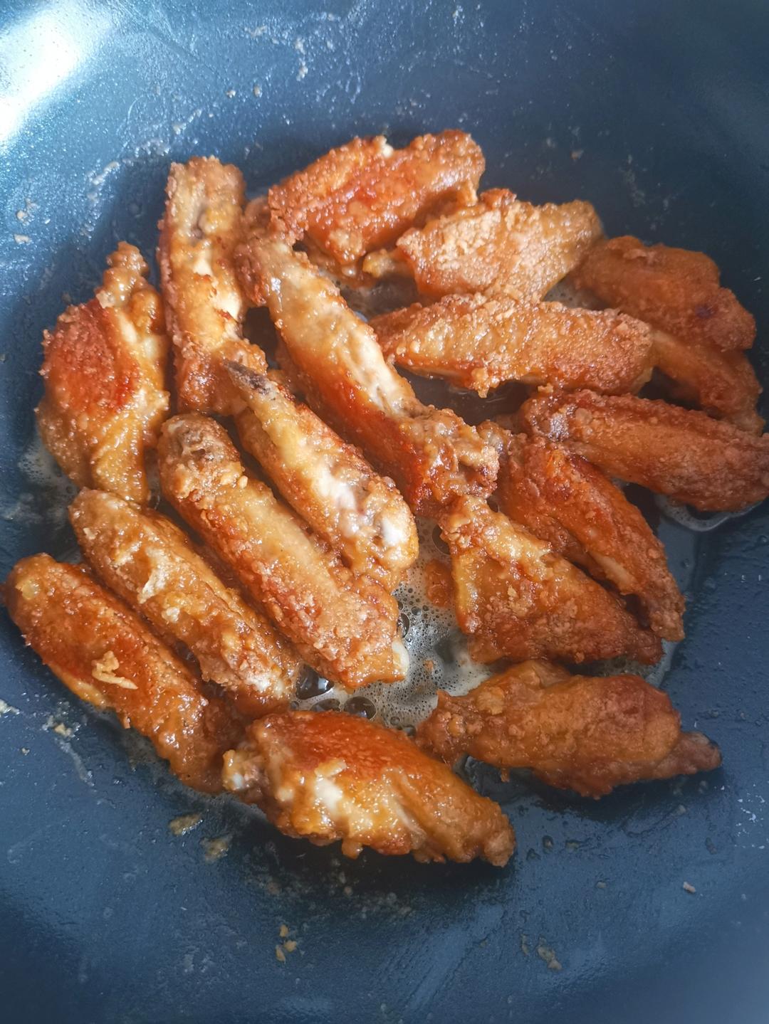 免烤箱，不用油炸，巨好吃的脆皮蛋黄鸡翅