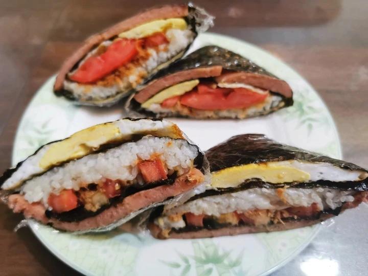 网红午餐肉折叠包饭