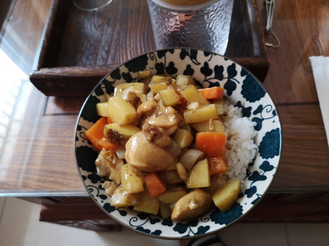 土豆咖喱鸡肉饭