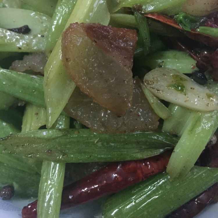 腊肉炒芹菜