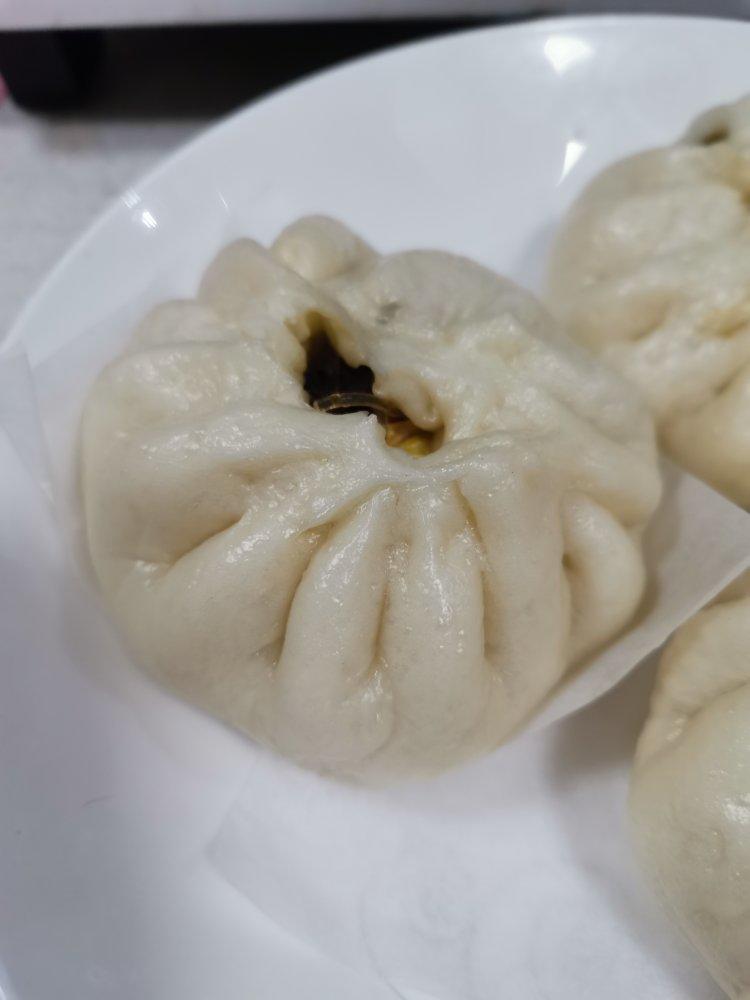 松软的素馅包子
