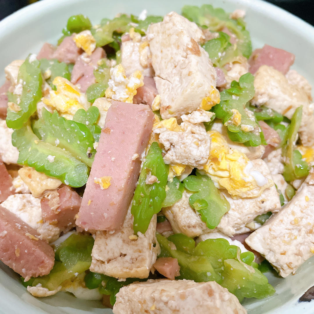冲绳苦瓜炒物（五花肉老豆腐，火腿鸡蛋）