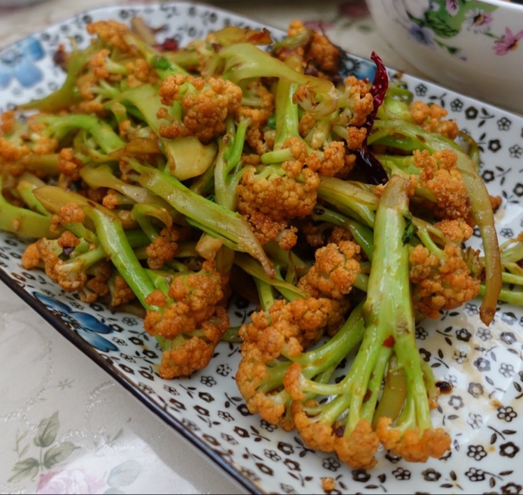 很“浪费”米饭的家常菜之一-------干锅菜花