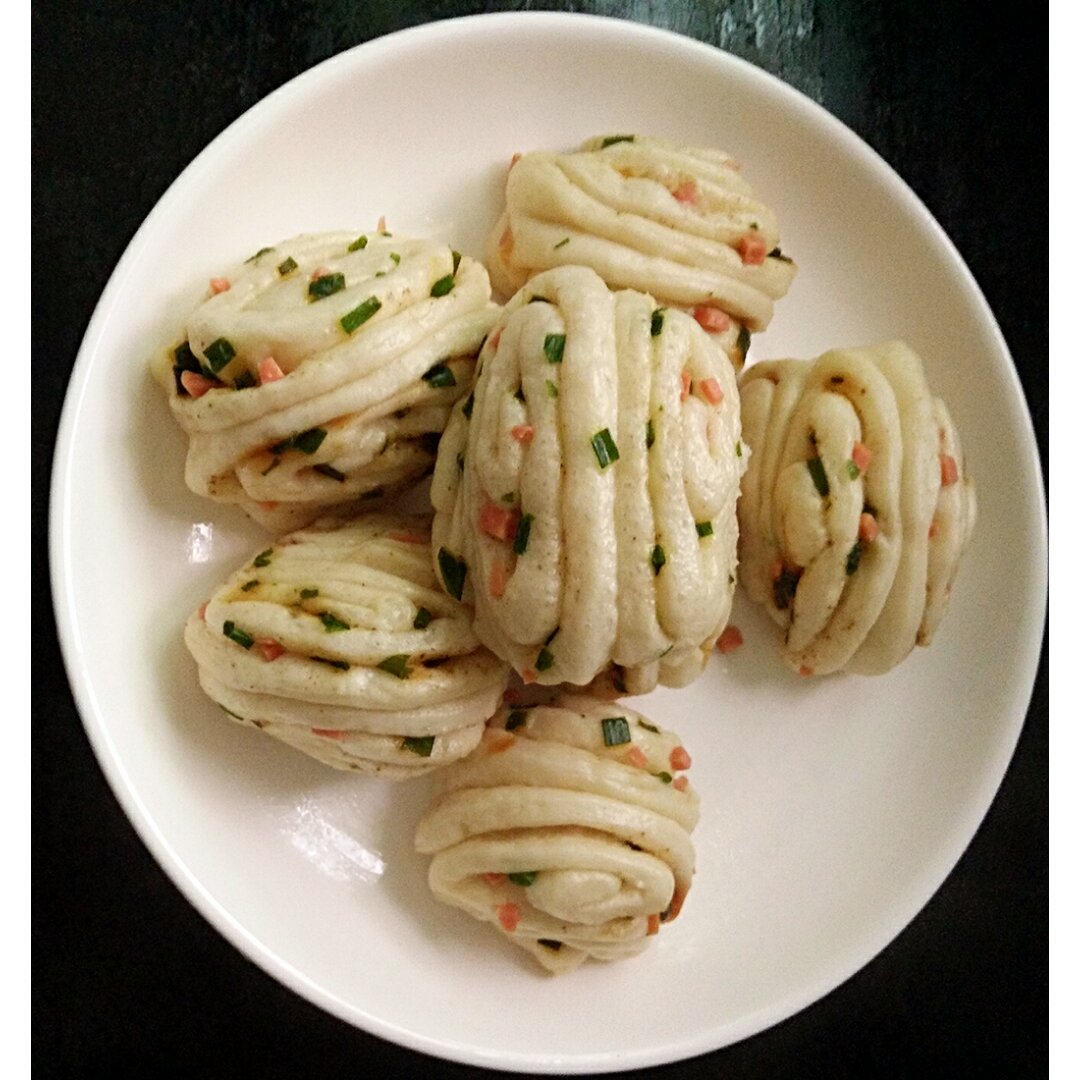 最好吃的火腿葱香花卷—附让葱不变黄的小窍门