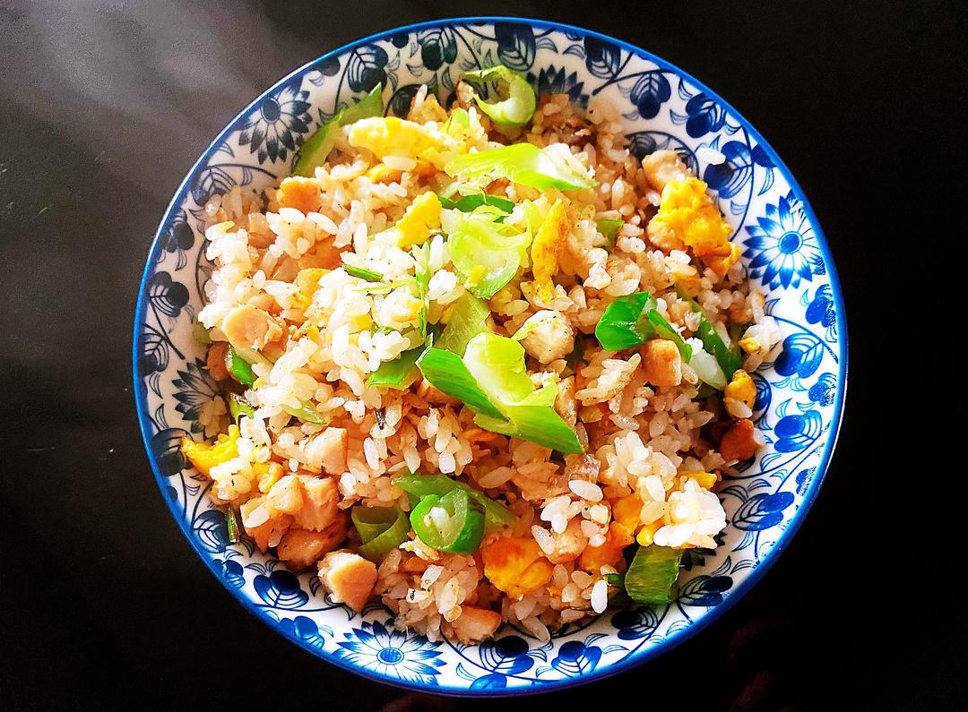 海鲜蛋炒饭(各种鱼肉,干贝,虾干等通用版)的做法