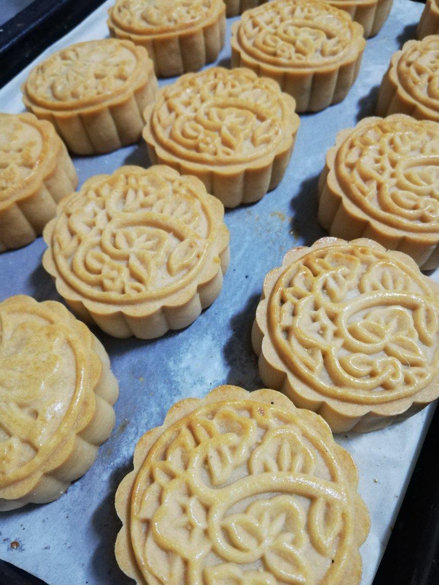 广式月饼—蛋黄莲蓉月饼