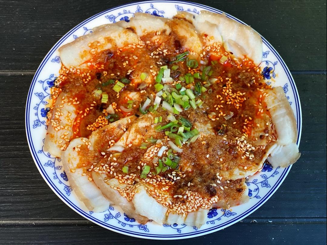 厨师长教你：“蒜泥白肉”的家常做法，看的口水直流