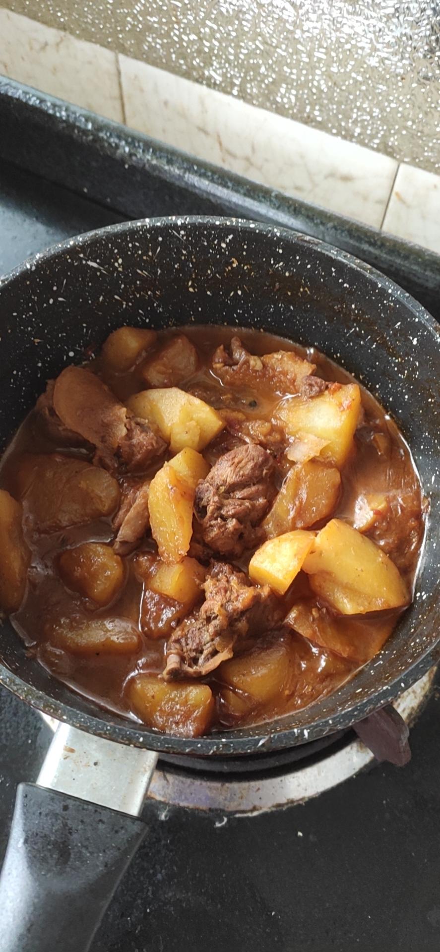 鸭腿炖土豆的做法