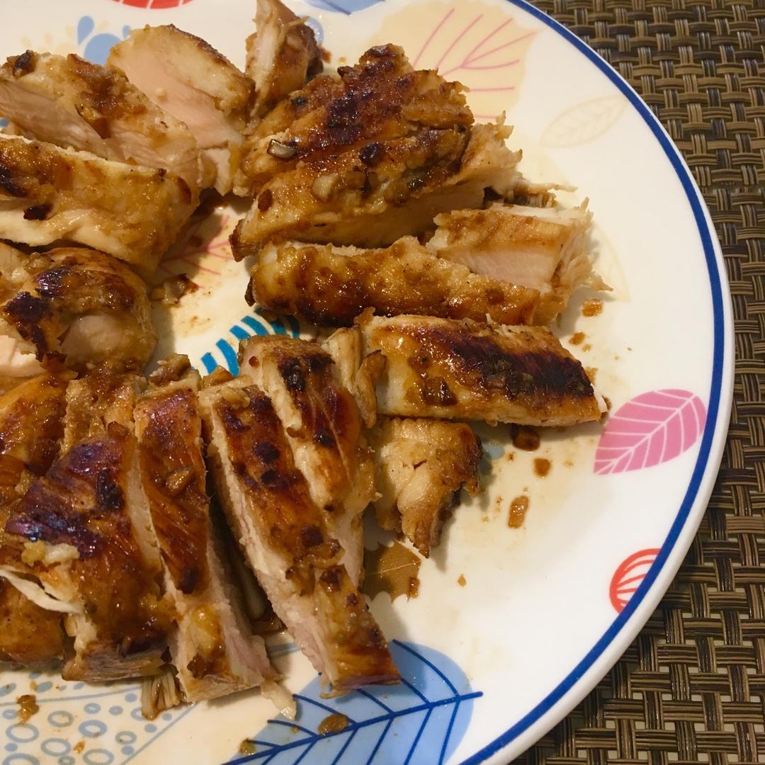 酷炫屌炸天好吃的煎鸡胸肉（香蒜蜂蜜煎鸡胸肉）