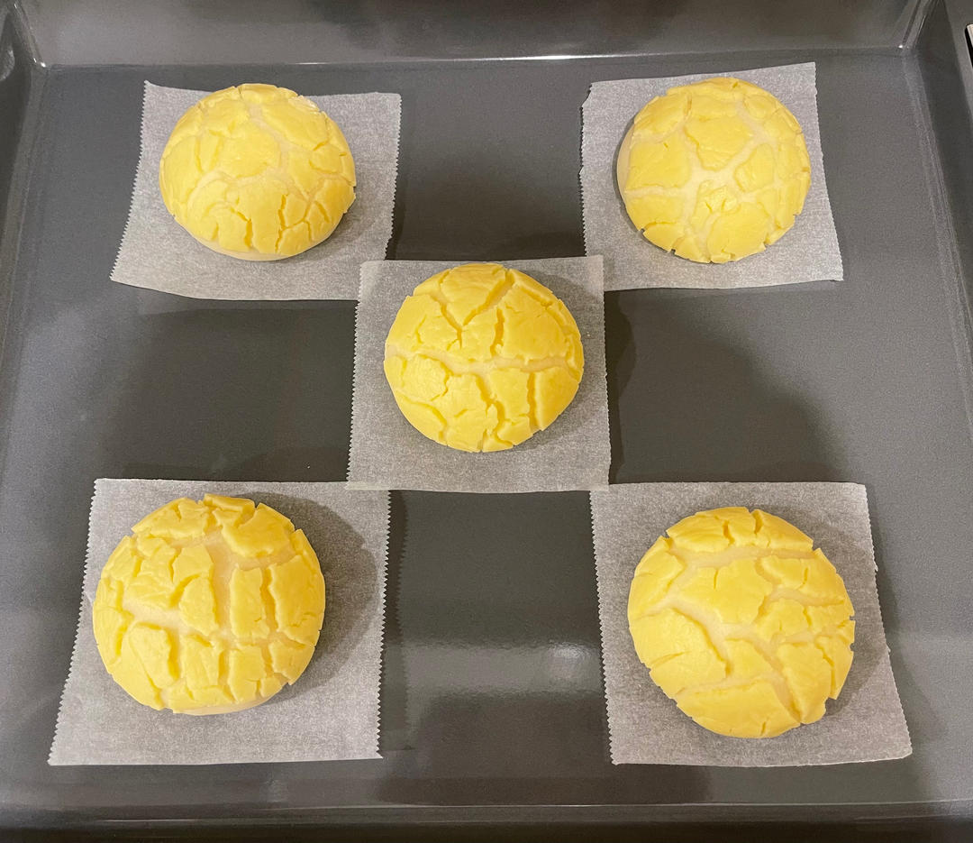 好吃到炸裂的港式菠萝包（附带制作酥皮的小视频）