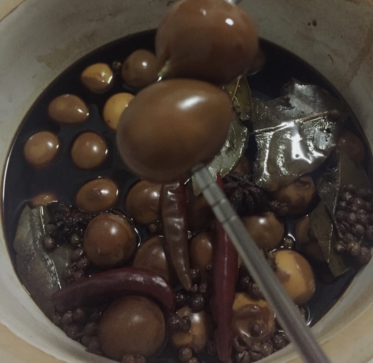 乡巴佬卤鹌鹑蛋