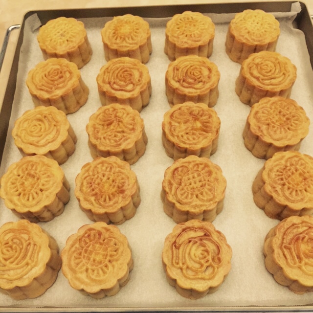 广式月饼——蛋黄莲蓉月饼