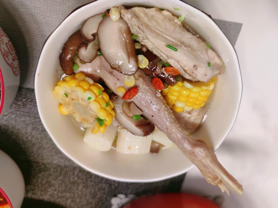 香菇炖鸡汤