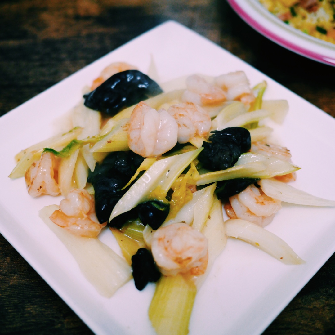 逼格再见！我好饿！