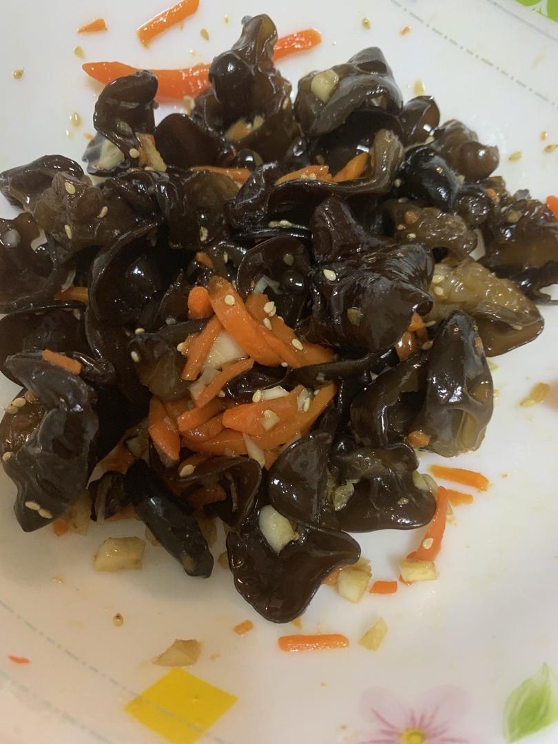 凉拌胡萝卜黑木耳