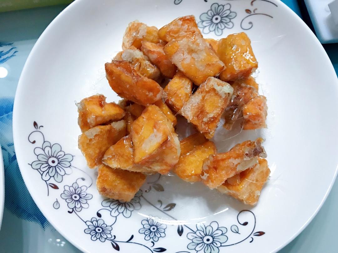 厨师长教你：“拔丝红薯”的家常做法，口感爽脆又清甜，先收藏了
