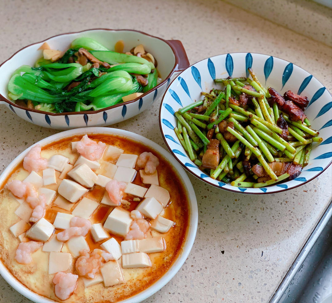 简单易做的下饭菜－蒜苔炒肉