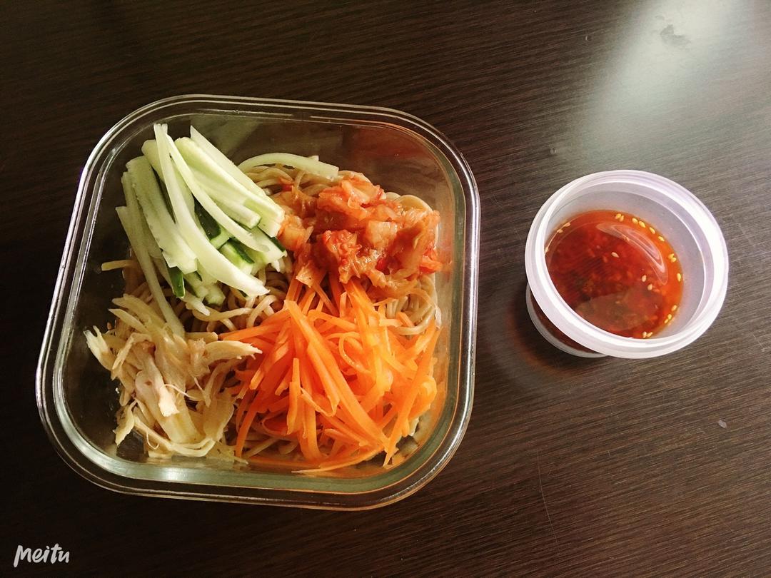 超简单的酸辣凉拌面