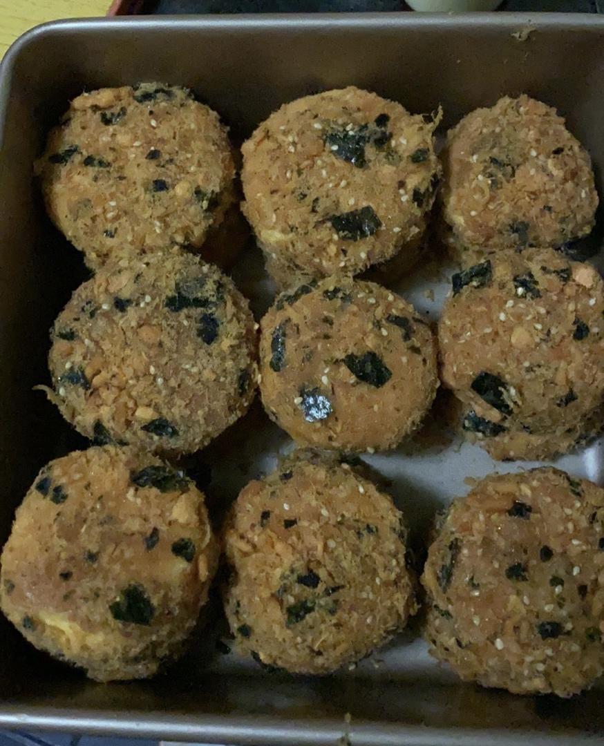 肉松小贝                 完胜鲍师傅
