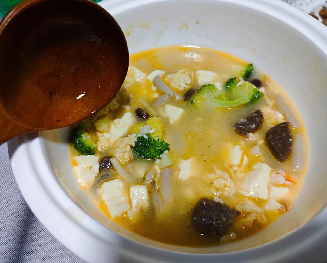 豆腐鲜虾菇菌汤