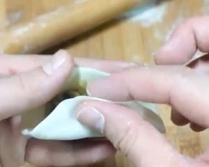 基础饺子的包法的做法 步骤1