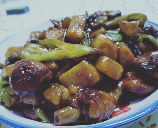 超级好吃的辣椒炒鸡肉的做法