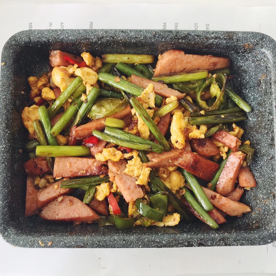 蒜苔午餐肉炒鸡蛋