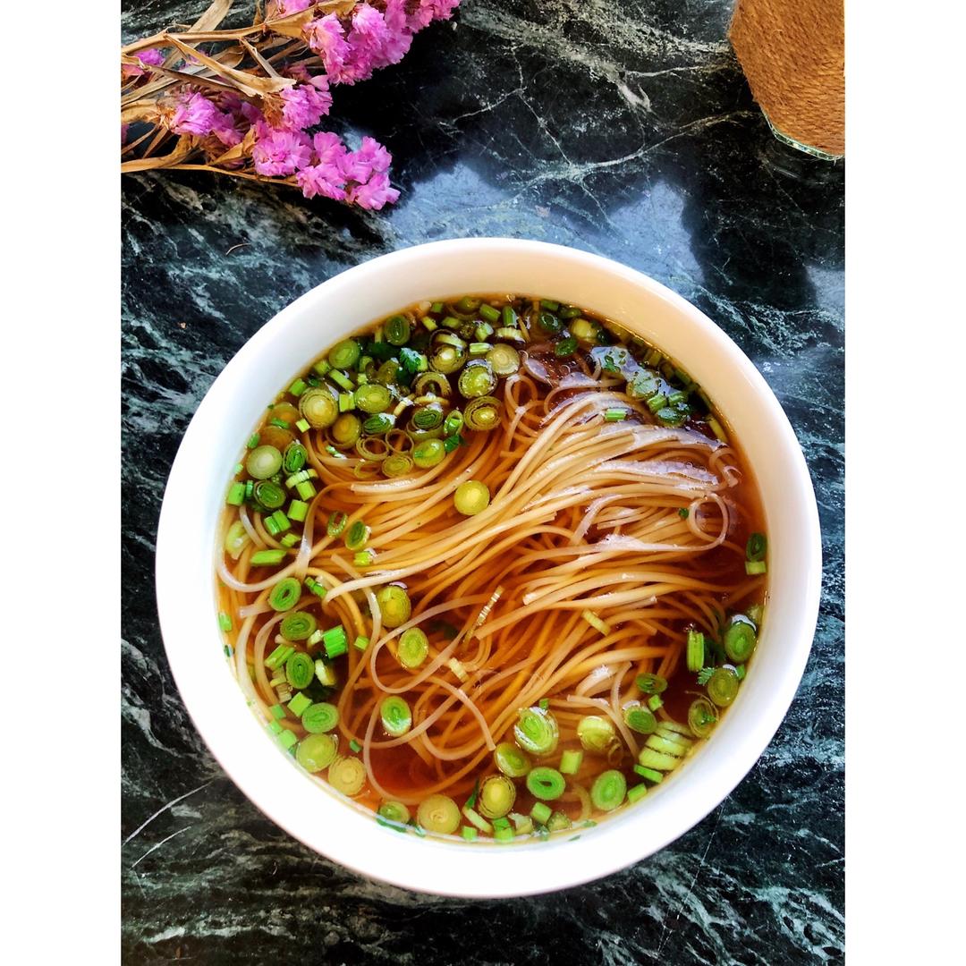 超级简单的清汤面🍜