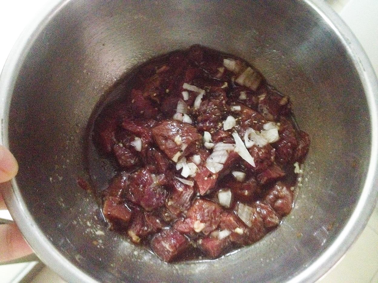 牛肉丁杏鲍菇与芦笋的做法 步骤1