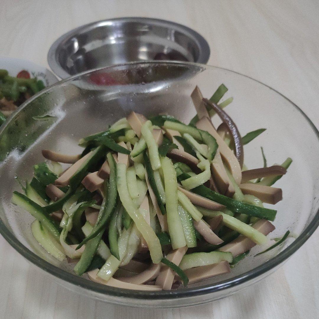 小青瓜拌鸡蛋干