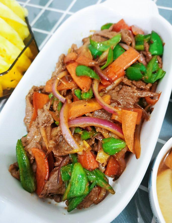 小炒牛肉（肉嫩味香）