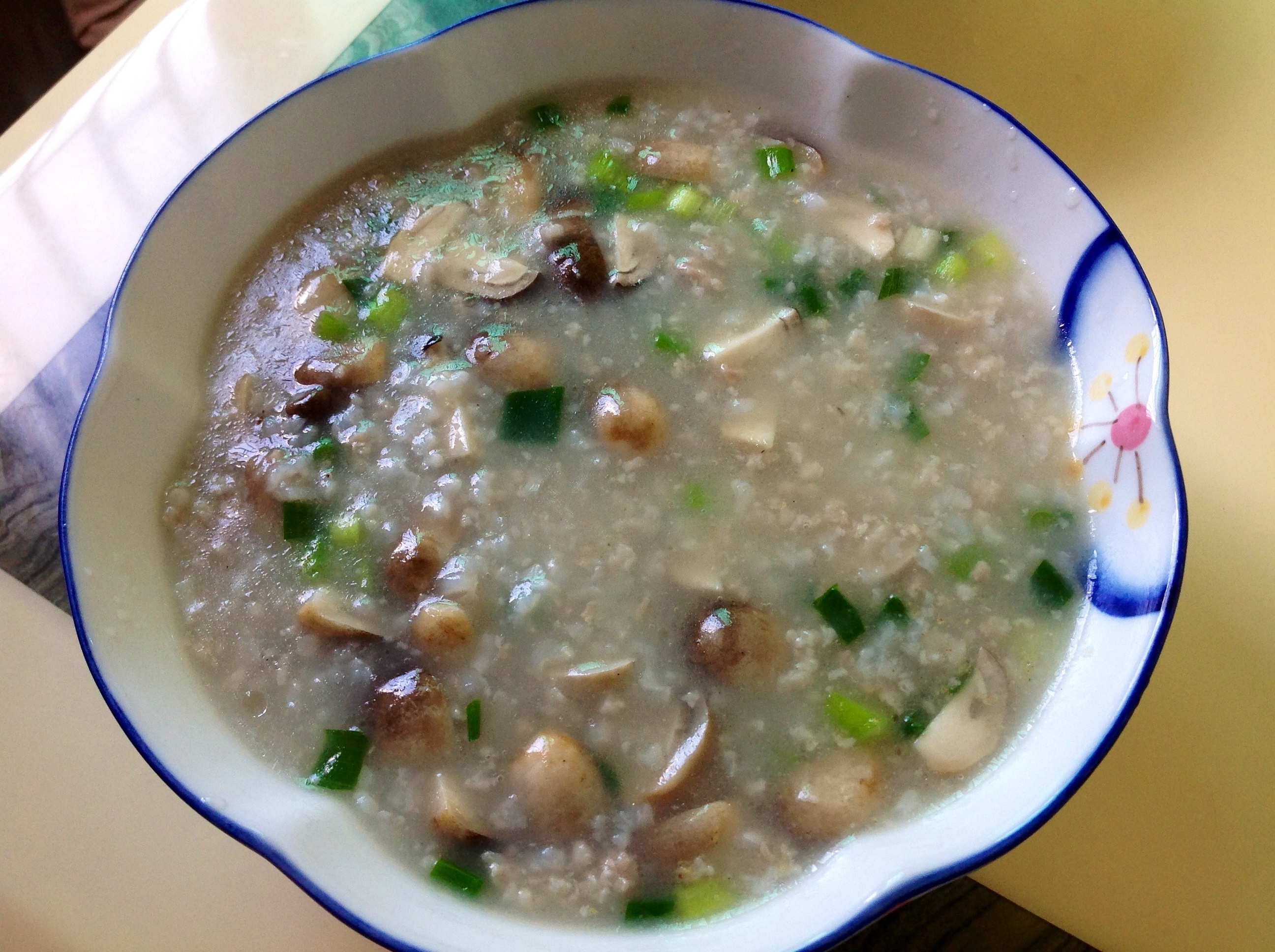 草菇芹菜牛肉粥