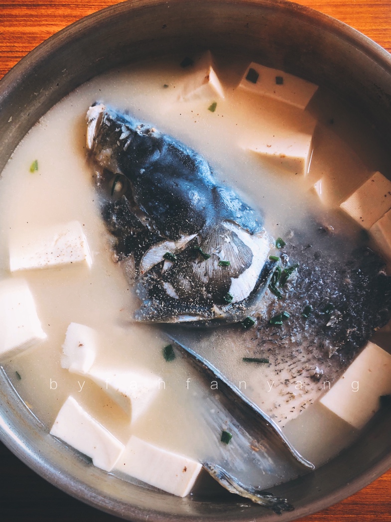 鲢鱼头炖豆腐图片