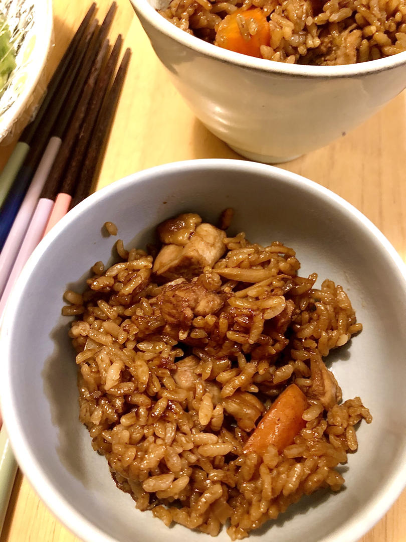 【香菇鸡肉焖饭】