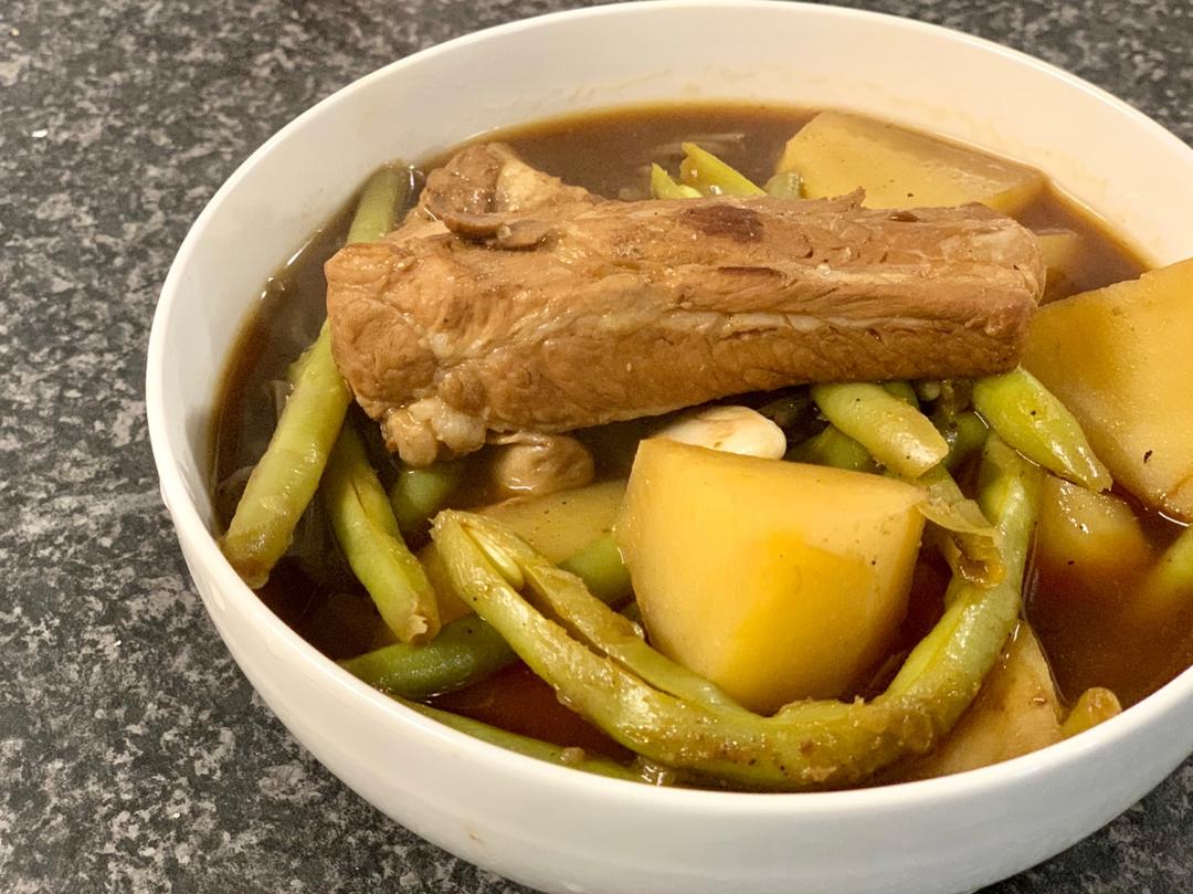东北名菜——排骨粉条炖豆角