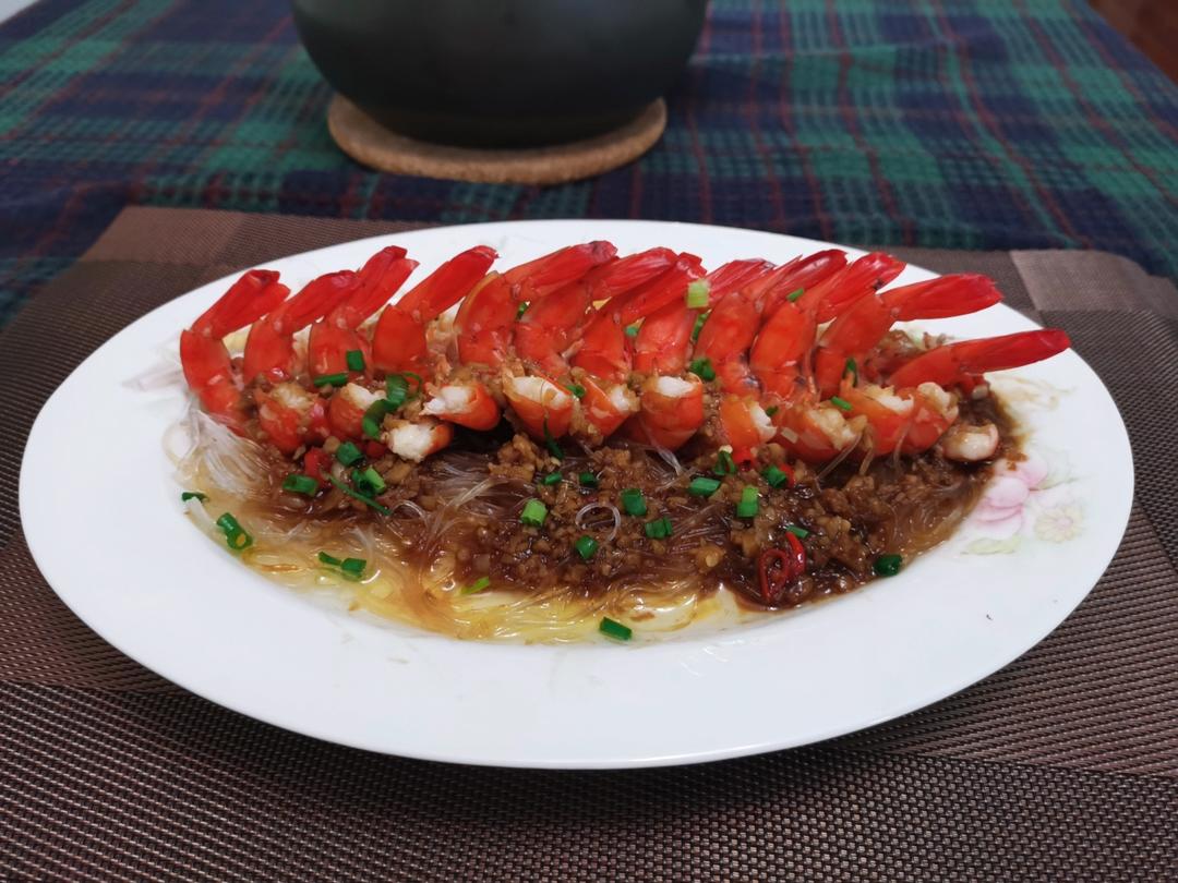 超简单又美味的蒜蓉蒸黑虎虾